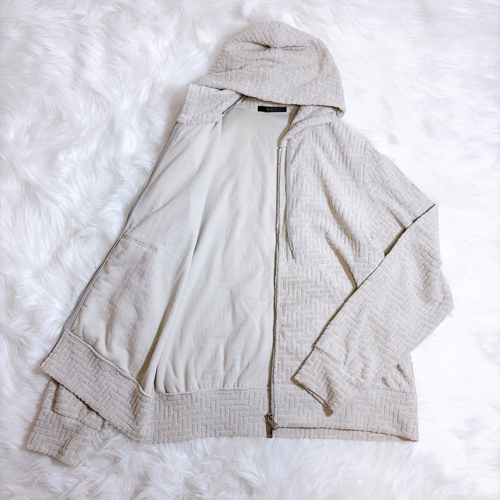 新品 TATRAS 25SS DOVINO モノグラム柄 スウェット パーカー TATRAS 25SS DOVINO モノグラム柄 スウェット パーカー - メルカリ