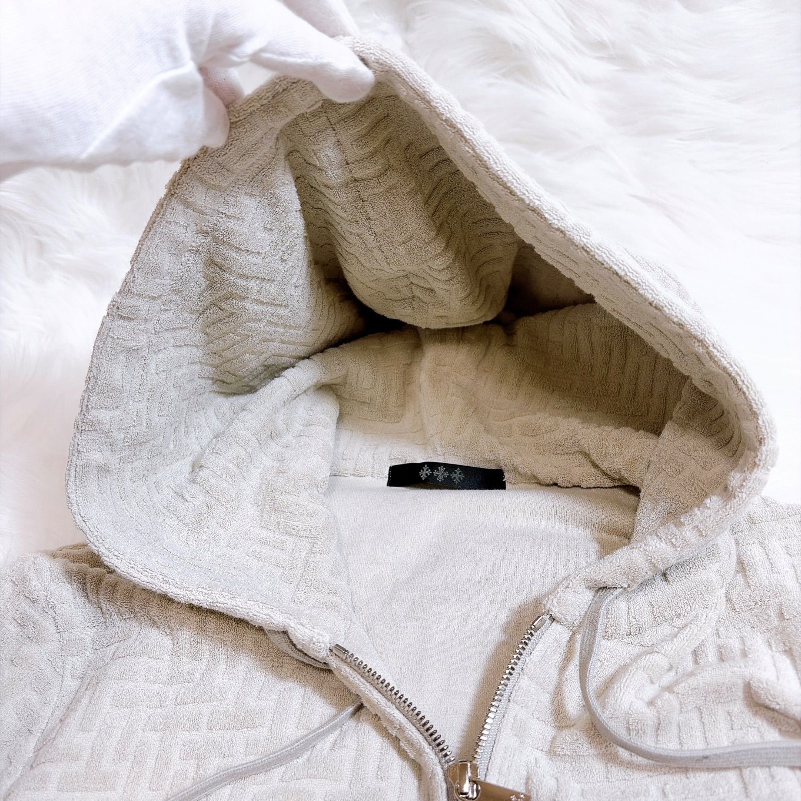 新品 TATRAS 25SS DOVINO モノグラム柄 スウェット パーカー TATRAS 25SS DOVINO モノグラム柄 スウェット パーカー - メルカリ