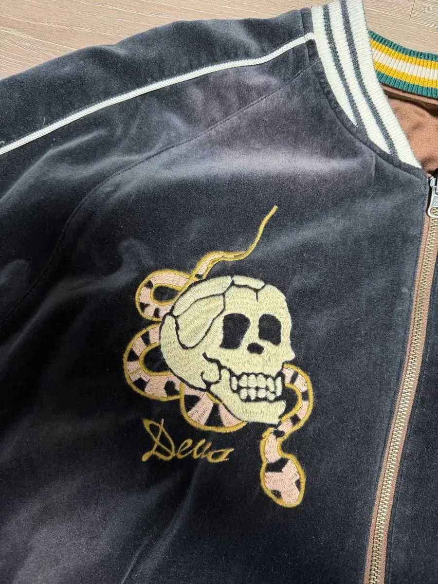 デウス エクマキナ スタジャン XLサイズ