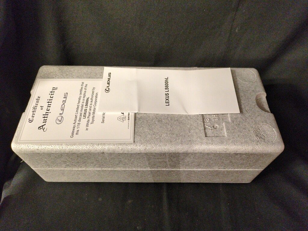 AUTOart 1| LEXUS LS 600 HL ホワイトパールクリスタルシャイン|ブラック 78843