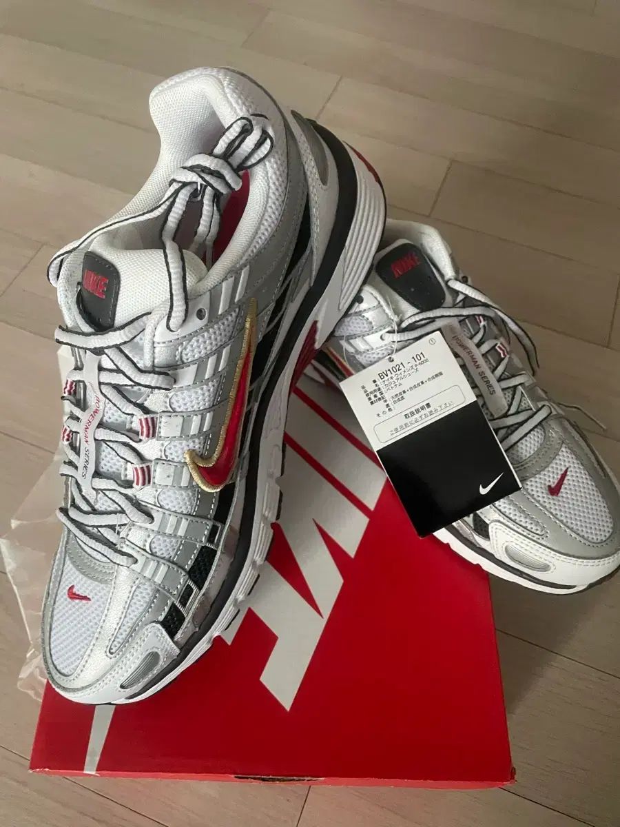 ナイキ P-6000 白 シルバー レッド 270