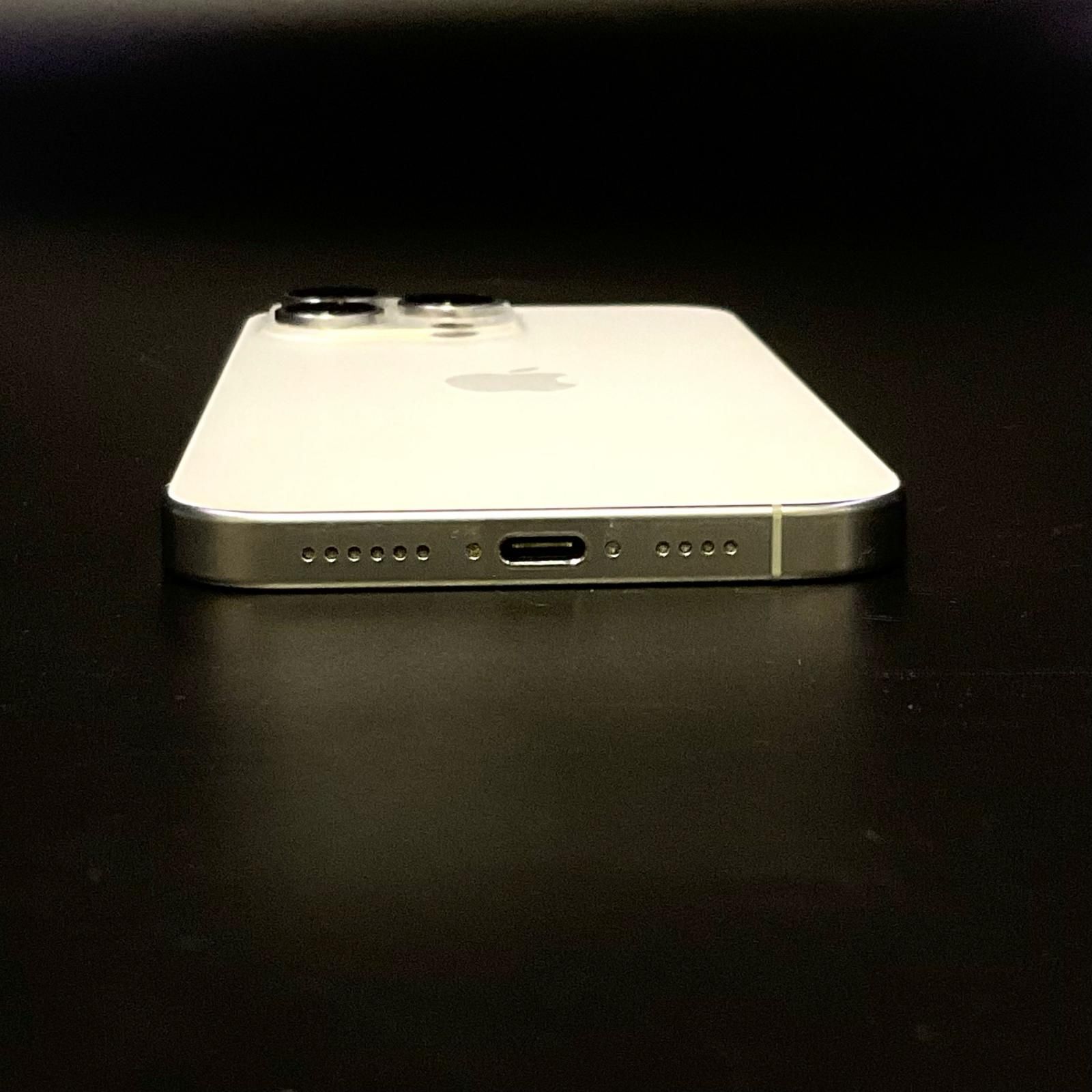 最速発送】 iPhone 16 Pro Max 1TB ホワイトチタニウム au【難有】 93