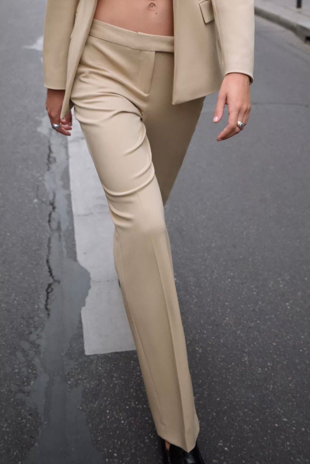 新品未使用ZARA(ザラ)ライトベージュジャケットパンツ上下スーツ