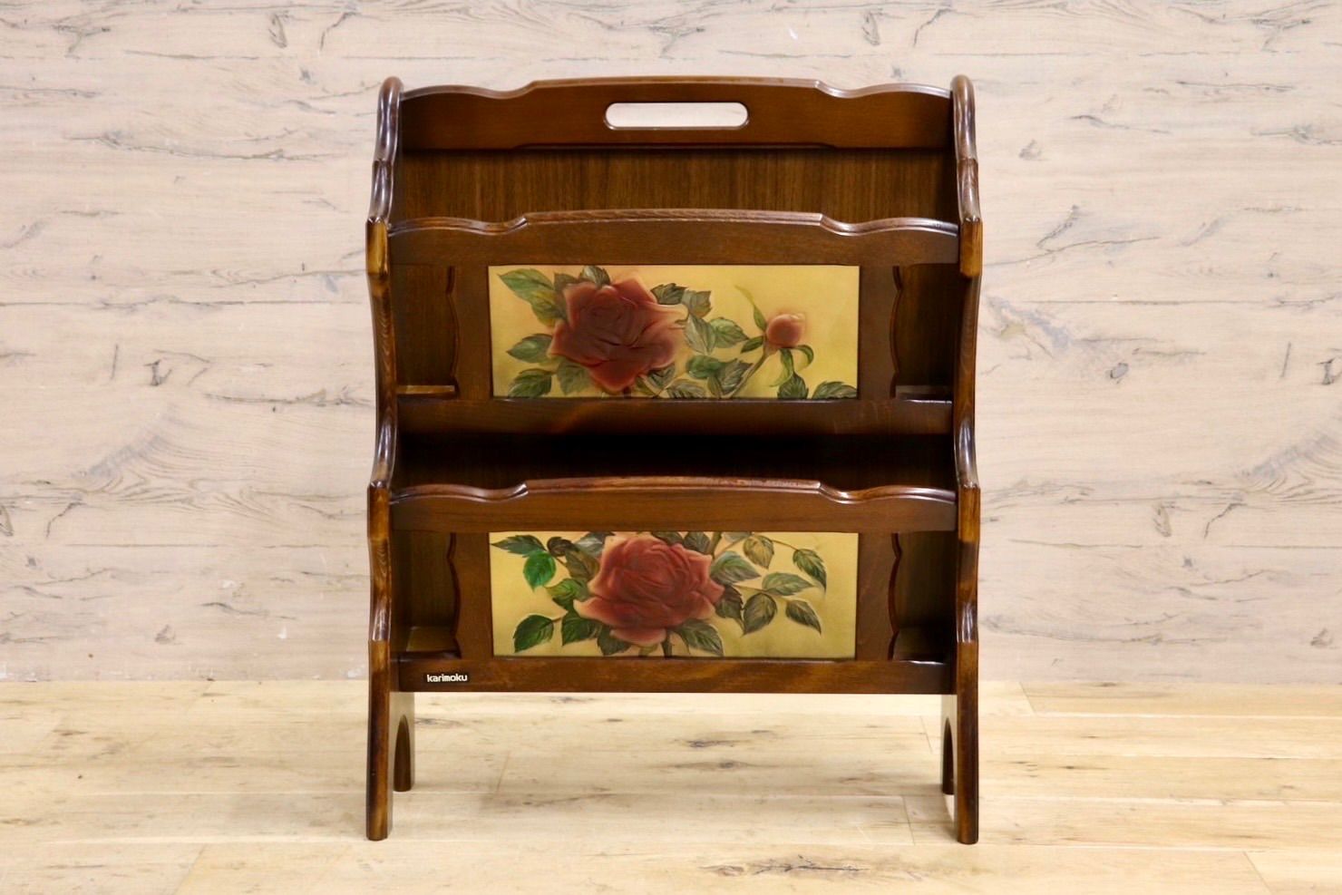 【美品】カリモク マガジンラック AJ0200UQ 木製 レトロ 97年製 GMIS448○karimoku カリモク マガジンラック 2段ラック 薔薇
