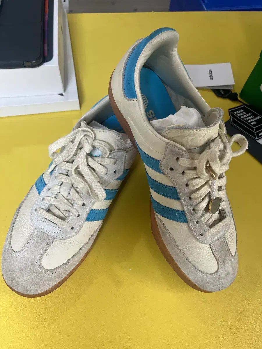  クリーム |在庫処分 adidas x SPORTY-RICH サンバ ブルー 255 スニーカー 靴