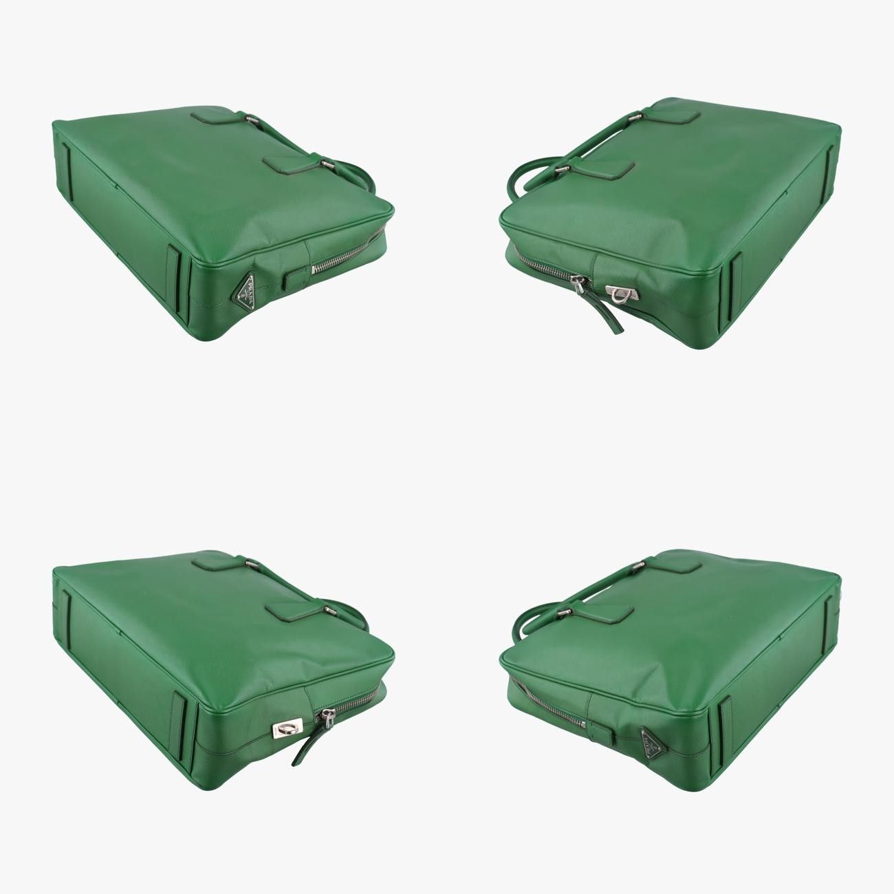 未使用保管品【PRADA】ケース サフィアーノ 三角ロゴ グリーン 現行