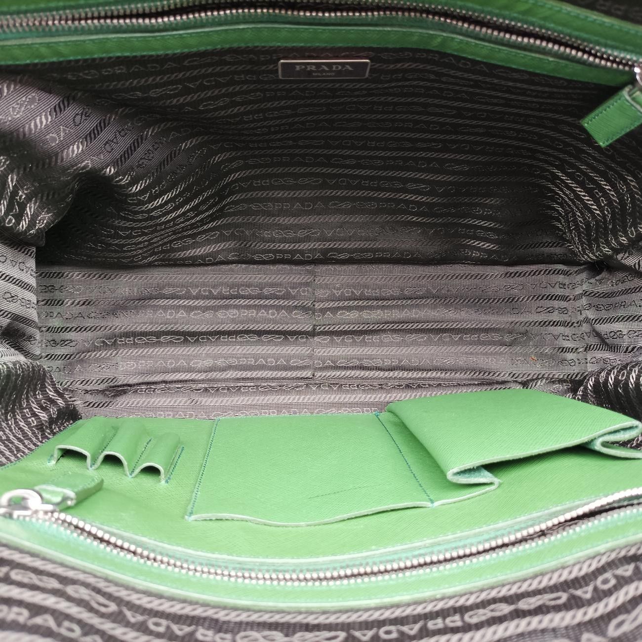 プラダPradaブリーフケース ビジネス グリーン サフィアーノレザー