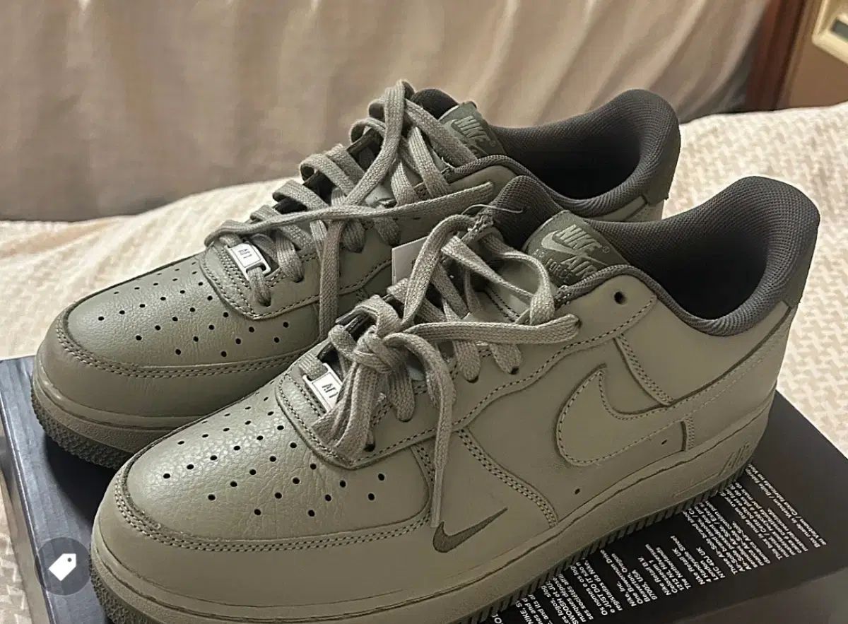 ナイキ エアフォース カーキ 260