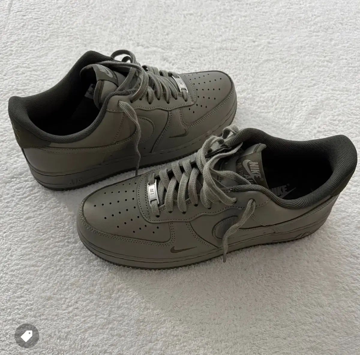 ナイキ エアフォース カーキ 260