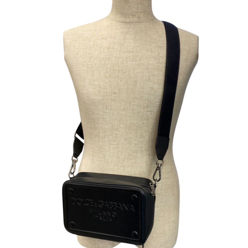 ドルチェ&ガッバーナ　D&G　ショルダーバッグ　メッセンジャーバッグ　ブラック ドルチェ&ガッバーナ クロスボディバッグ ショルダーバッグ レリーフ