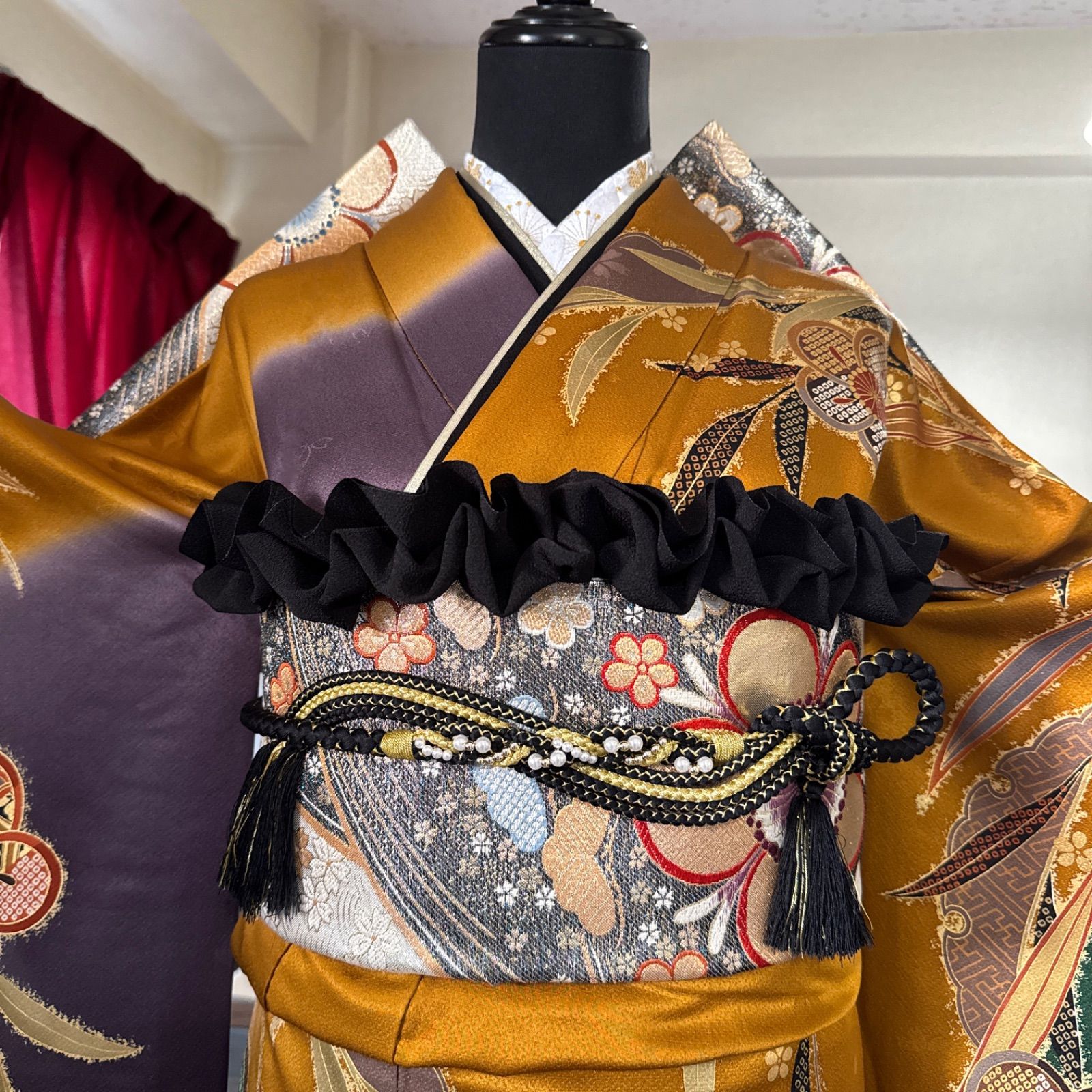 豪華振袖セット(4点)・袋帯・半衿・帯揚げ・古典柄・金駒刺繍・刺繍