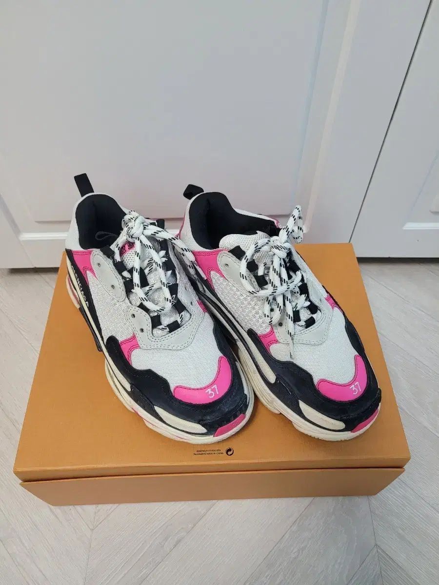 バレンシアガ スニーカー