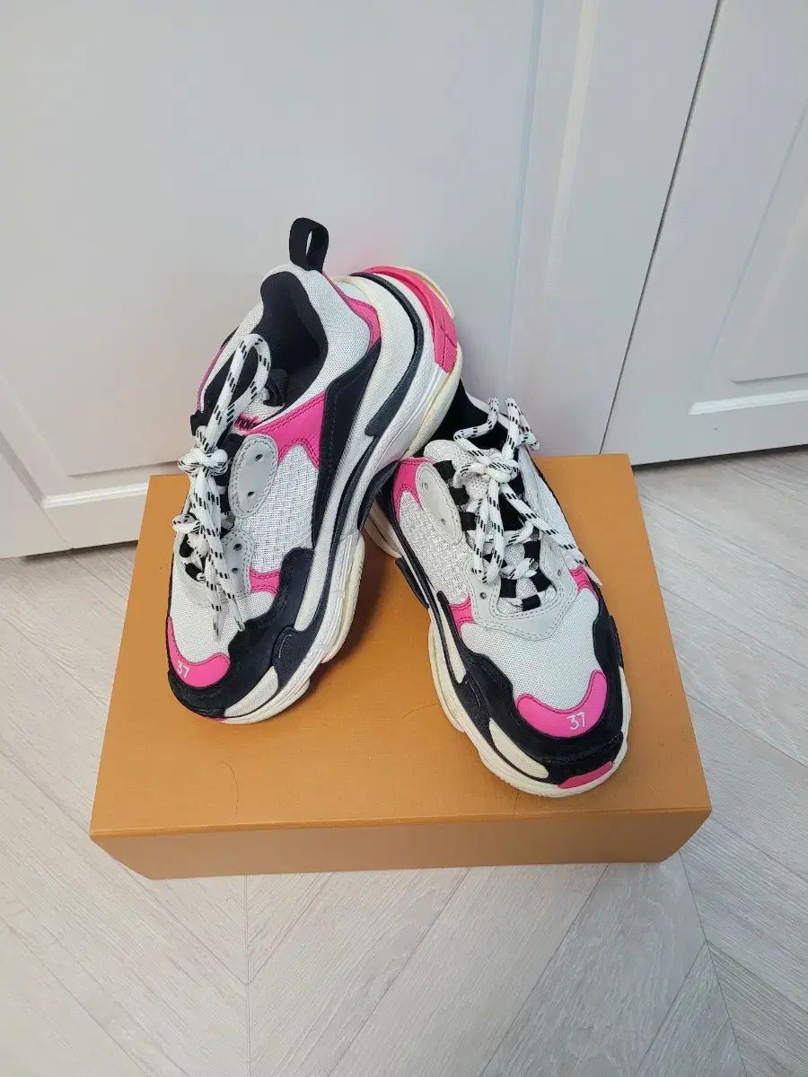 バレンシアガ スニーカー