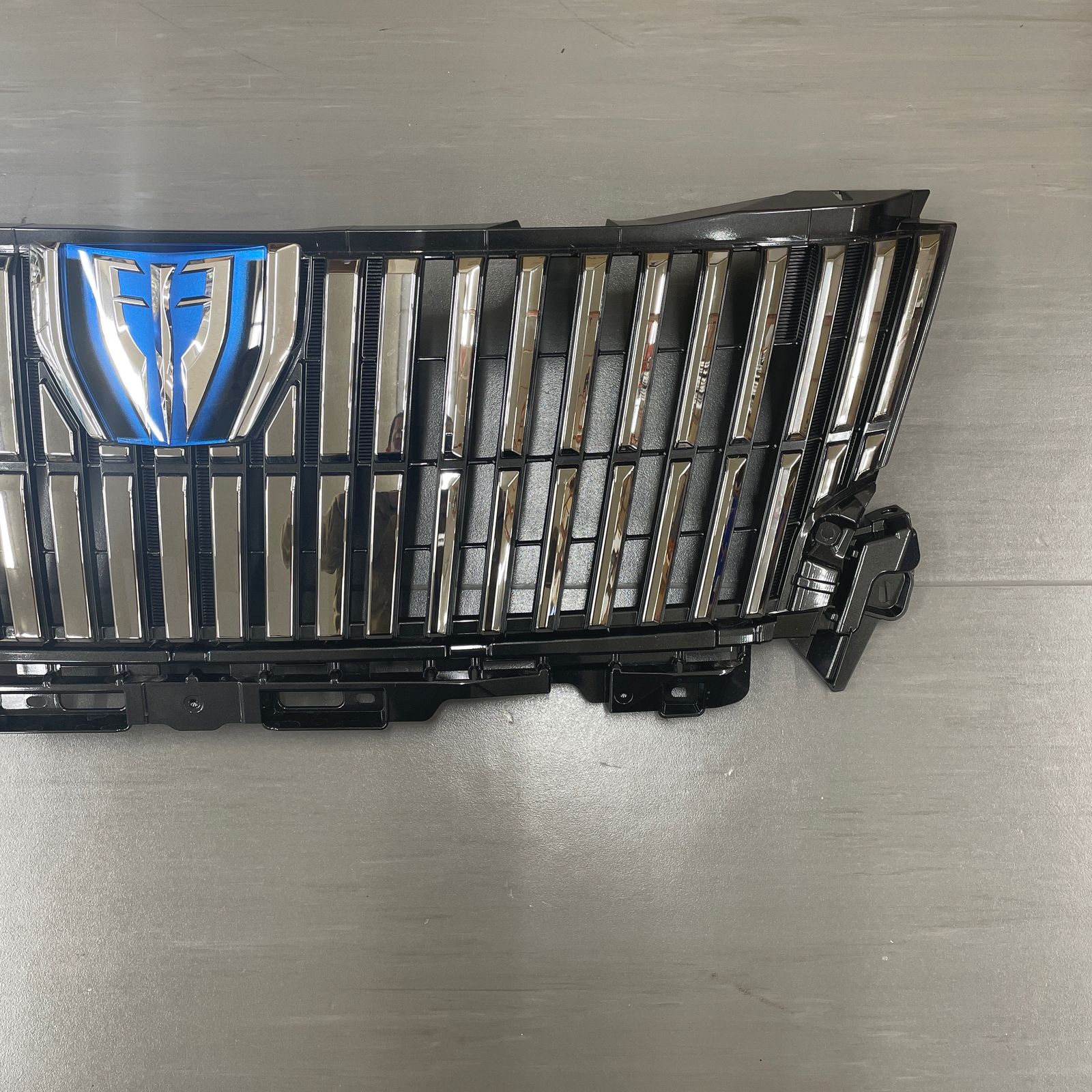 エスクァイア　純正　フロントグリルセット　トヨタ トヨタ エスクァイア 純正フロントグリル - メルカリ