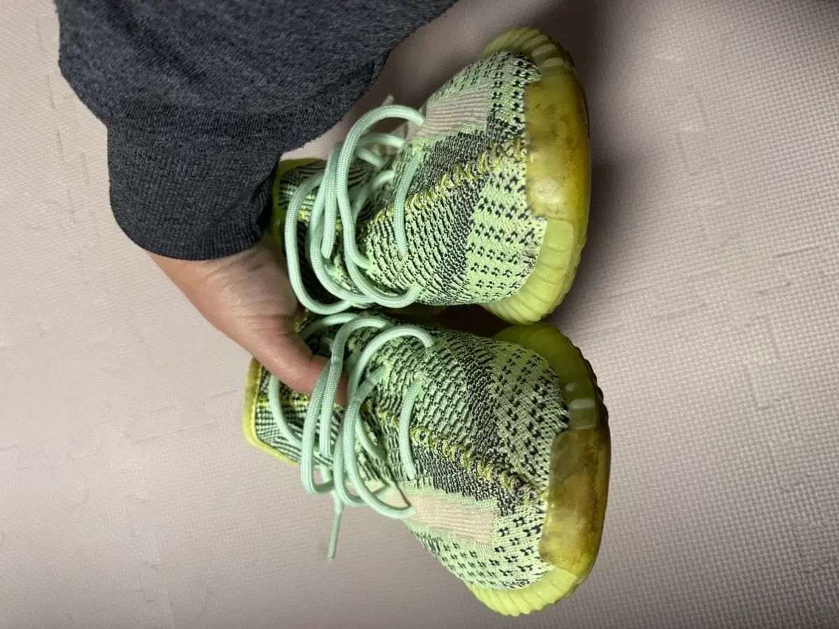 アディダス イージーブースト350