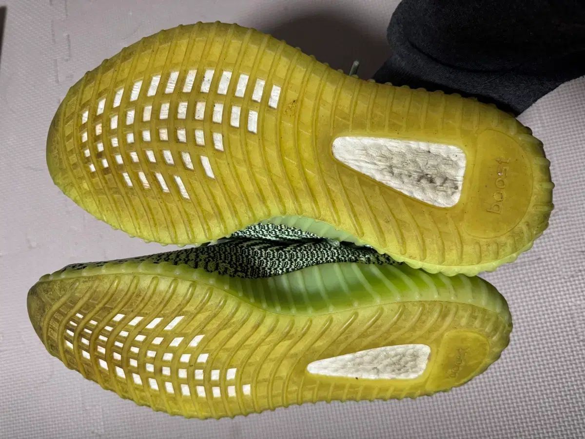 イージーブースト350