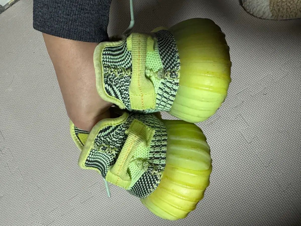 アディダス イージーブースト350