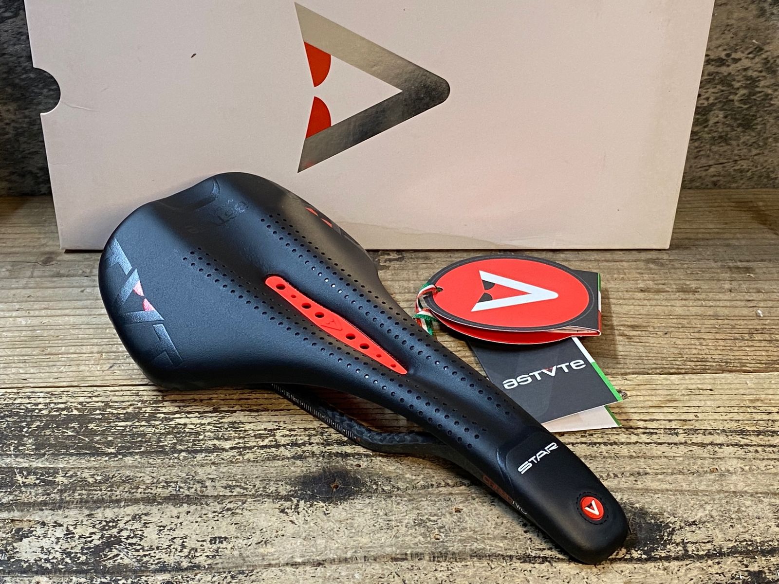 JR435 アスチュート ASTVTE STARLITE CARBON サドル 黒赤 カーボン