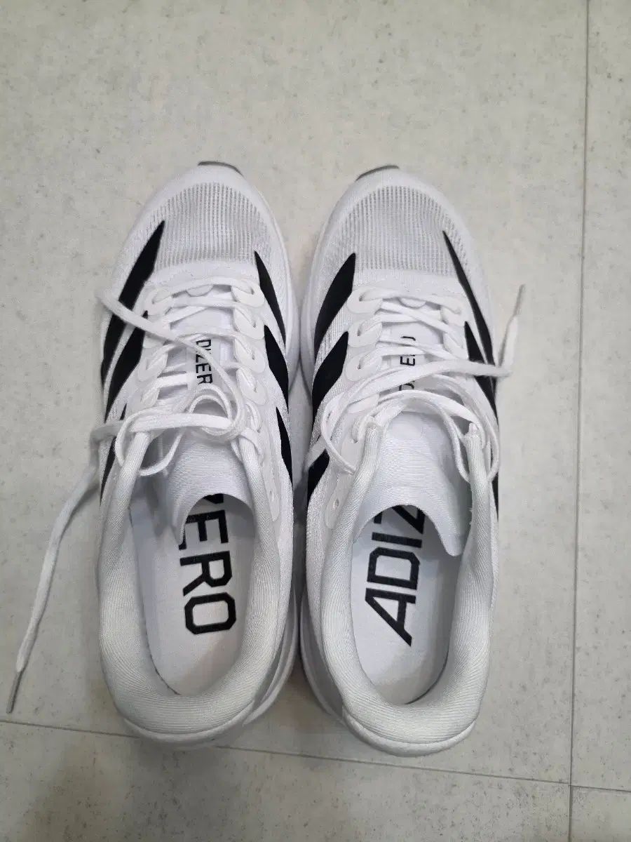 アディゼロ EVO SL ランニングシューズ ほぼ