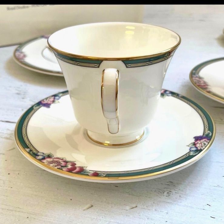 新品箱入りロイヤルドルトン オーチャードヒルC＆S+ケーキ皿のトリオ ペアセット 今ならショップフォローで10%off☆新品ブランド箱入り Royal Doulton