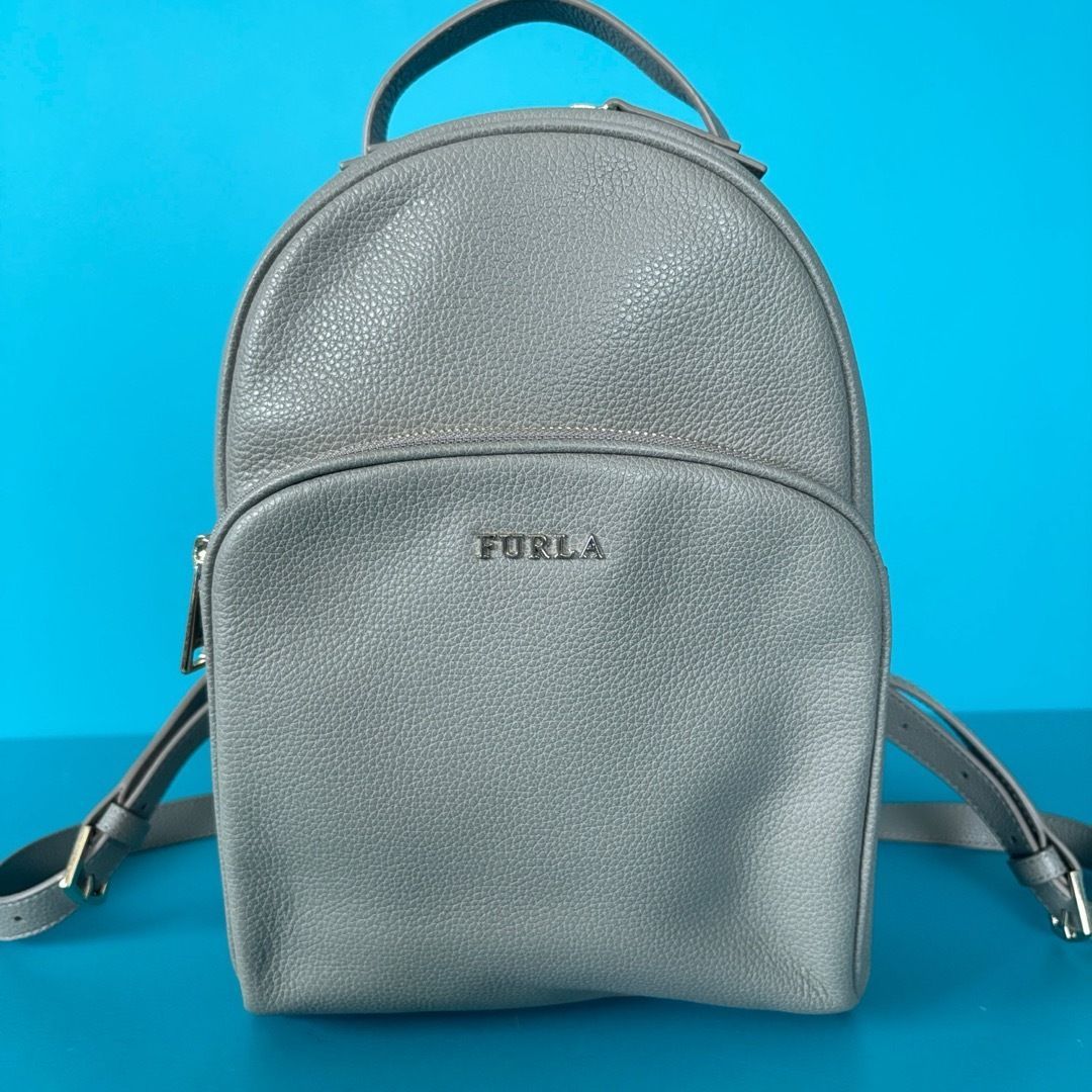 美品 FURLA フルラ レザー ミニリュック バックパック グレージュ 本革