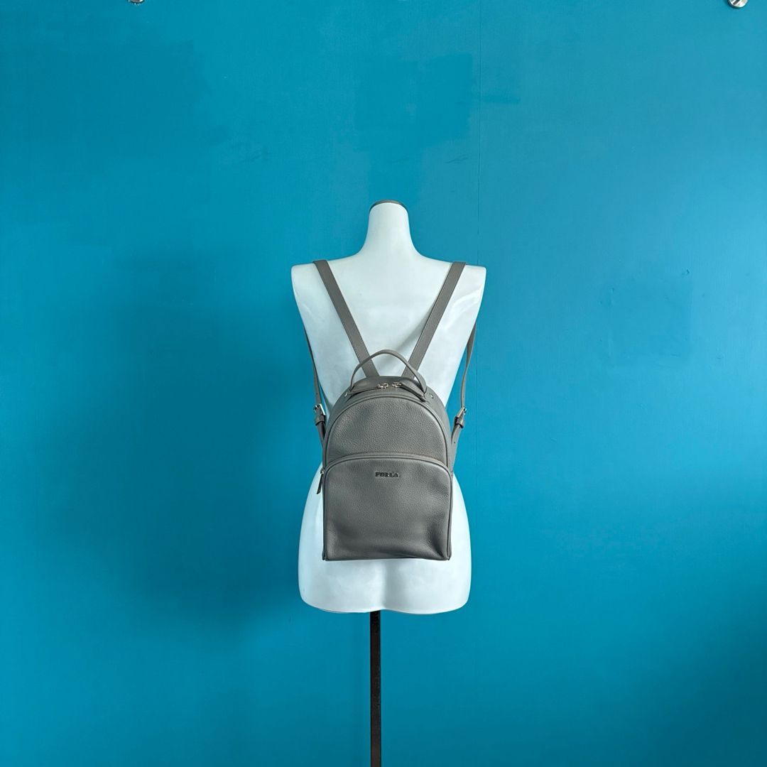 FURLA✨未使用級スパイバッグ ミニリュック レザー タッセルシルバー