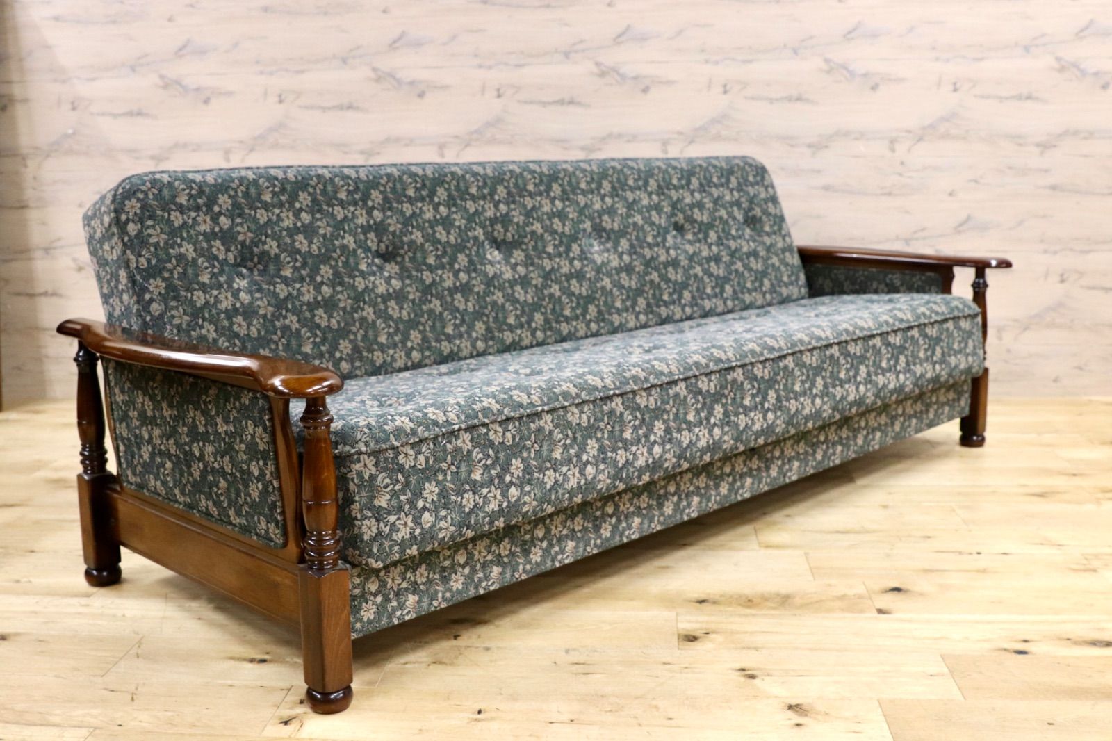 GMIS 444○karimoku | カリモク コロニアル 3人掛けソファ トリプルソファ ソファベッド 布張り ボタニカル 国産家具 約22万 レトロ