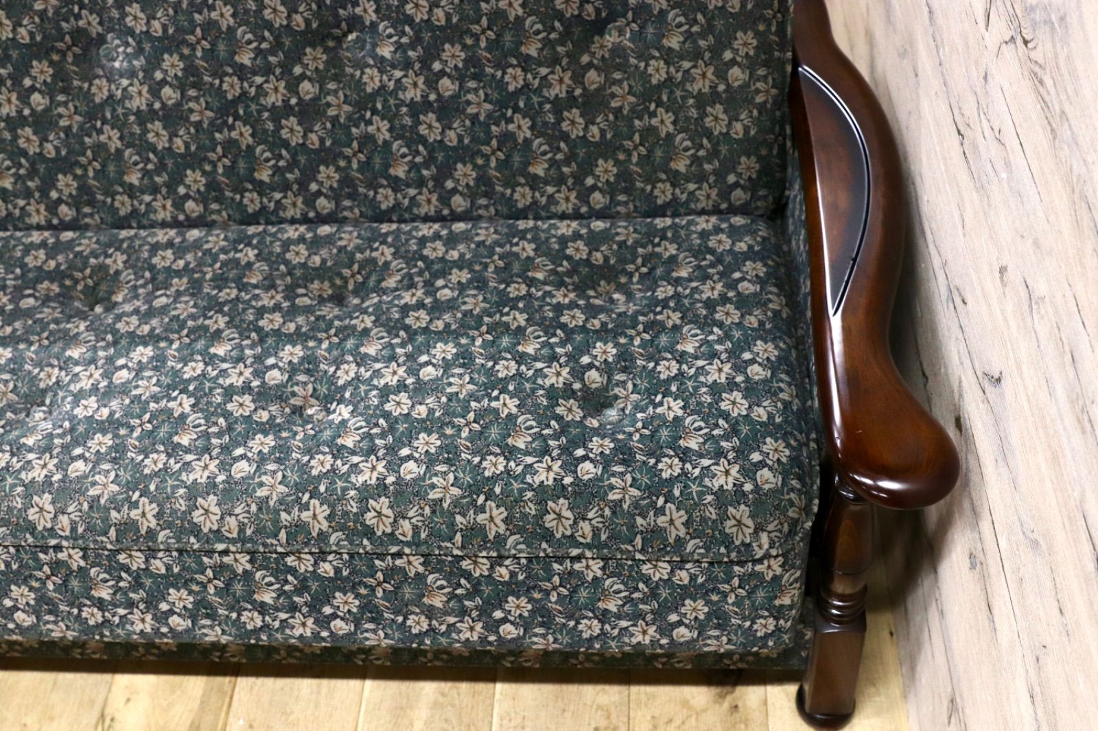  GMIS444○karimoku カリモク コロニアル 3人掛けソファ トリプルソファ ソファベッド 布張り ボタニカル 国産家具 約22万 レトロ おしゃれソファ 2人掛け 3人掛けソファ ソファ ソファベッド