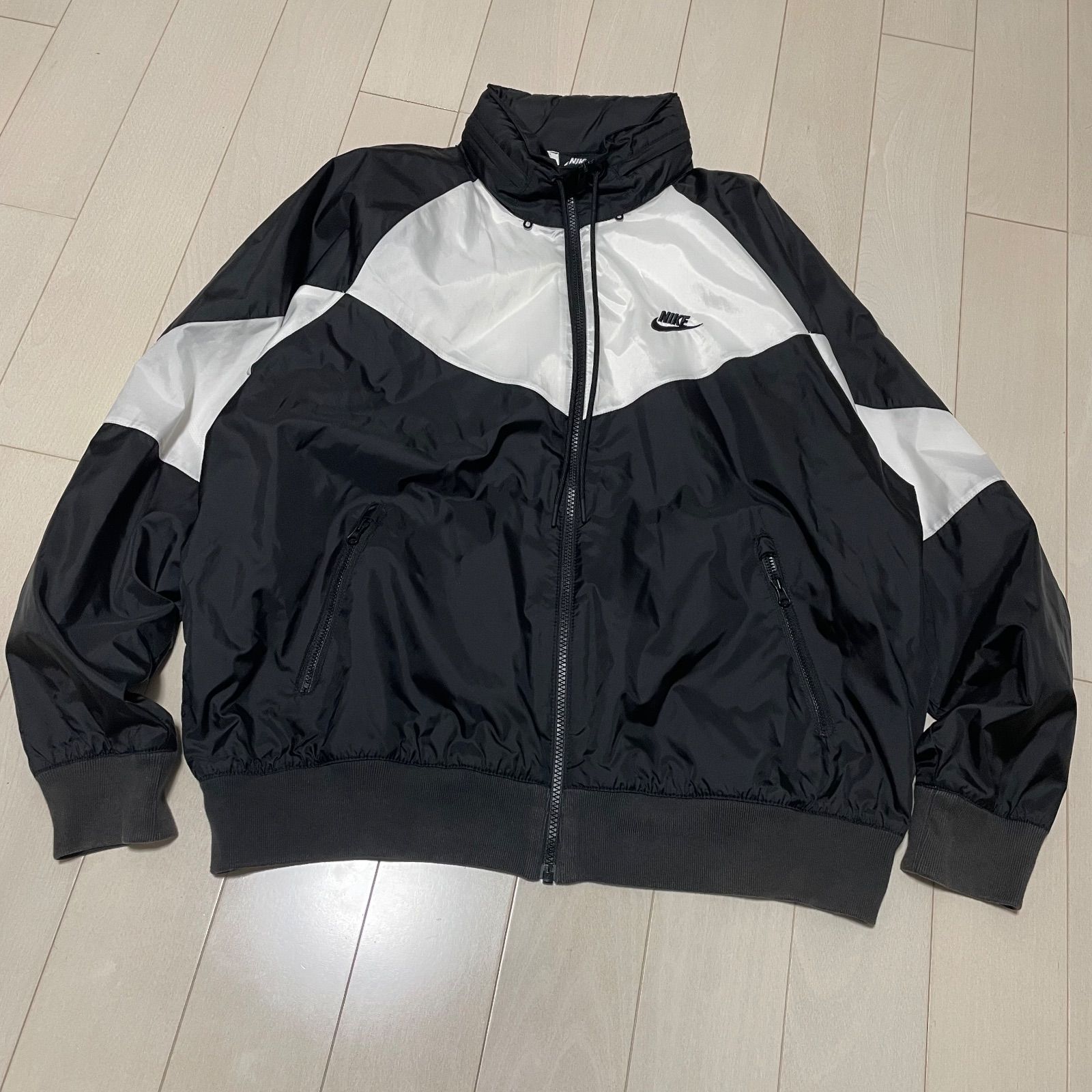 NIKE ナイロンジャケット ビッグスウッシュ 刺繍ロゴ XL 背面