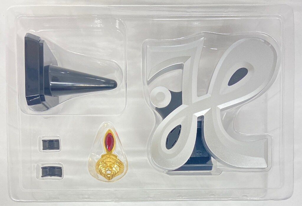 BANDAI ULTRA REPLICA ウルトラマンレオ 50th Anniversary Set - メルカリ