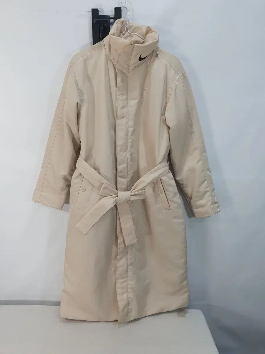 ナイキ ロングダウンジャケット nsw 合成フィル トレンド ベルト付き コート パーカ m