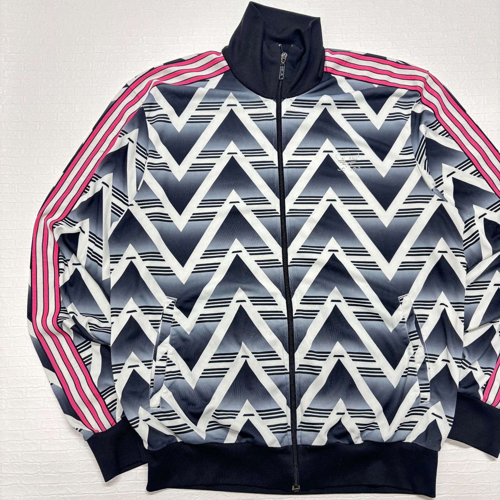 adidas アディダス 花柄　ジャージ　白　黒　赤　青　XL ゆったりサイズ adidas アディダス 花柄 ジャージ 白 黒 赤 青 XL ゆったりサイズ