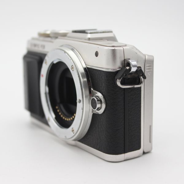 □実用品□ OLYMPUS ミラーレス一眼 PEN E-PL7 ボディ シルバー PEN E