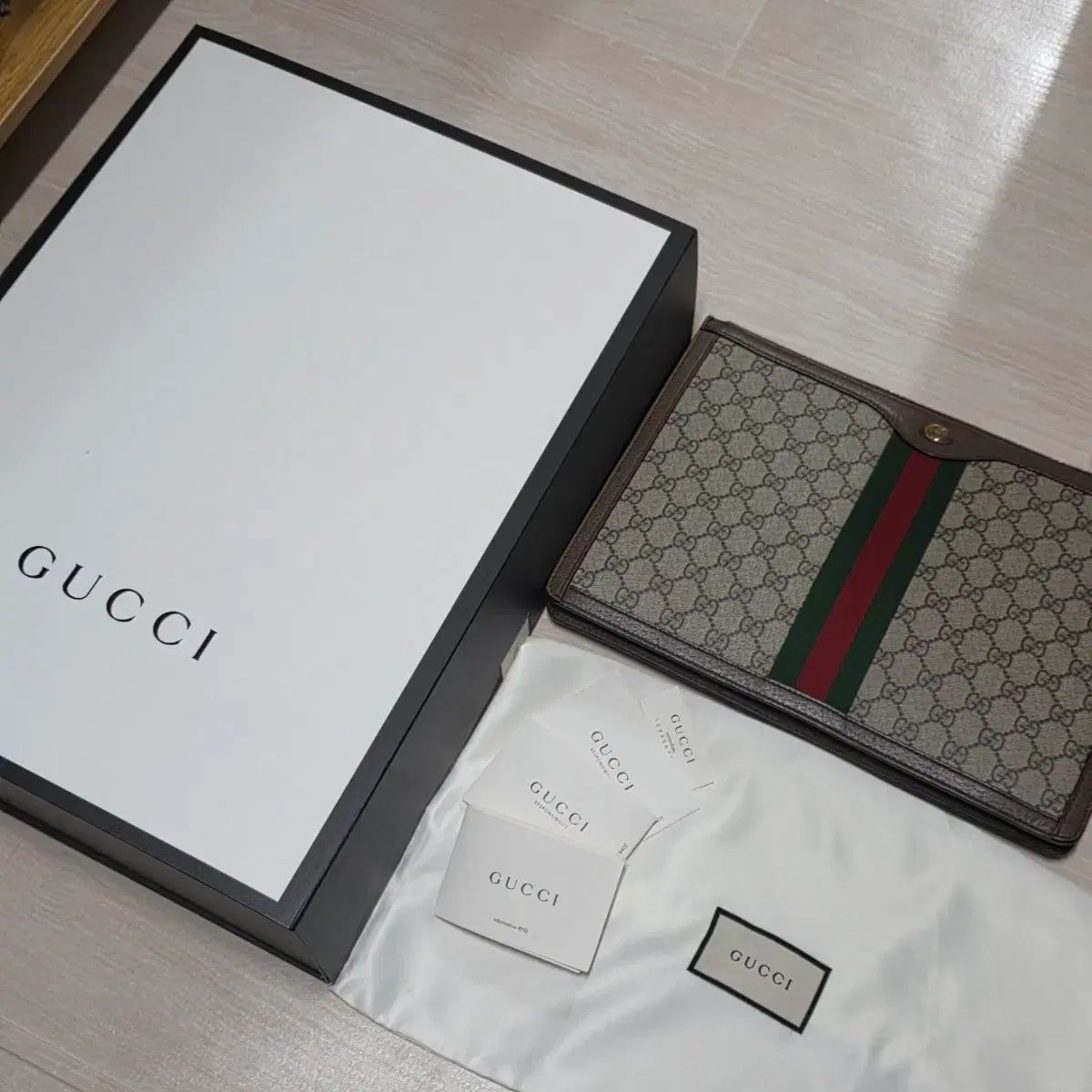 グッチ オフィディア GG ポートフォリオ クラッチバッグ