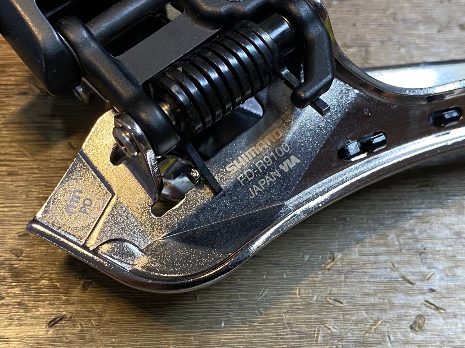 シマノ デュラエース R9100 フロントディレイラー JK447 シマノ SHIMANO デュラエース DURA-ACE FD-R9100 フロント