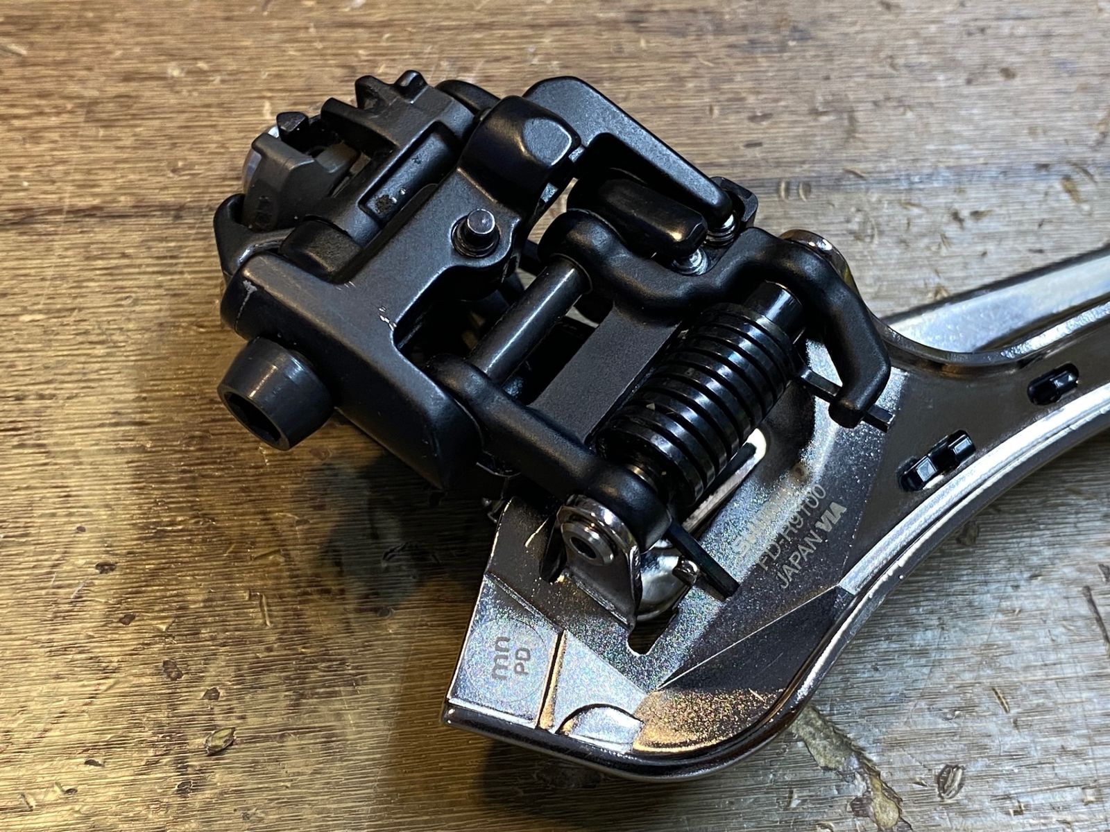 デュラエース　フロントディレイラー 新品未使用 デュラエース フロントディレーラー DURAーACE Di2 FD