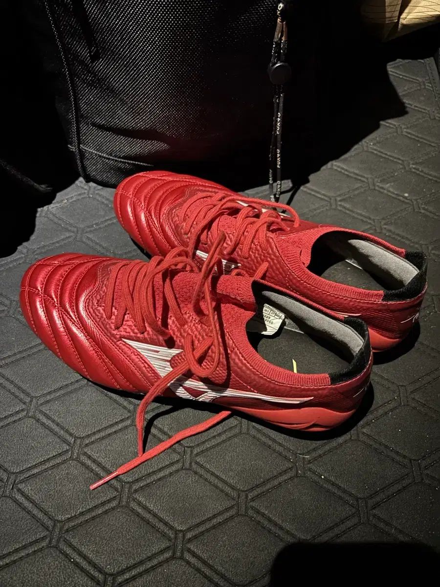 モレリア NEO 4 ベータ ジャパン 245 mm