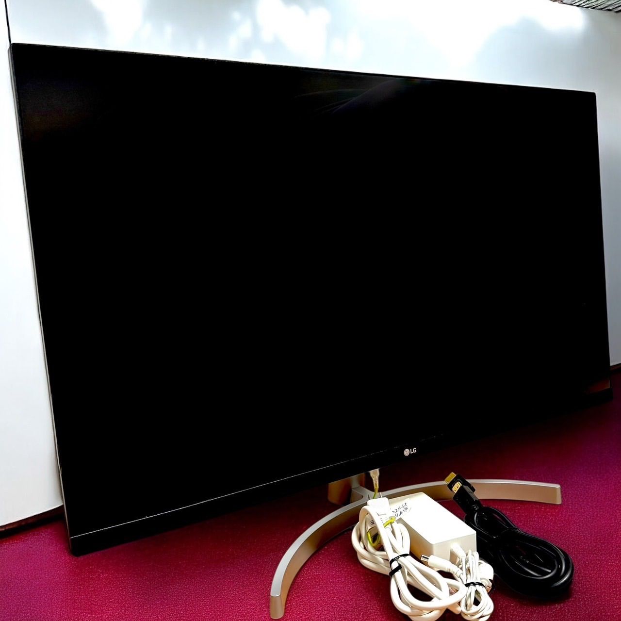 ☆送料無料 美品 LG 32UN500 W ホワイト 31.5インチ 4K モニター