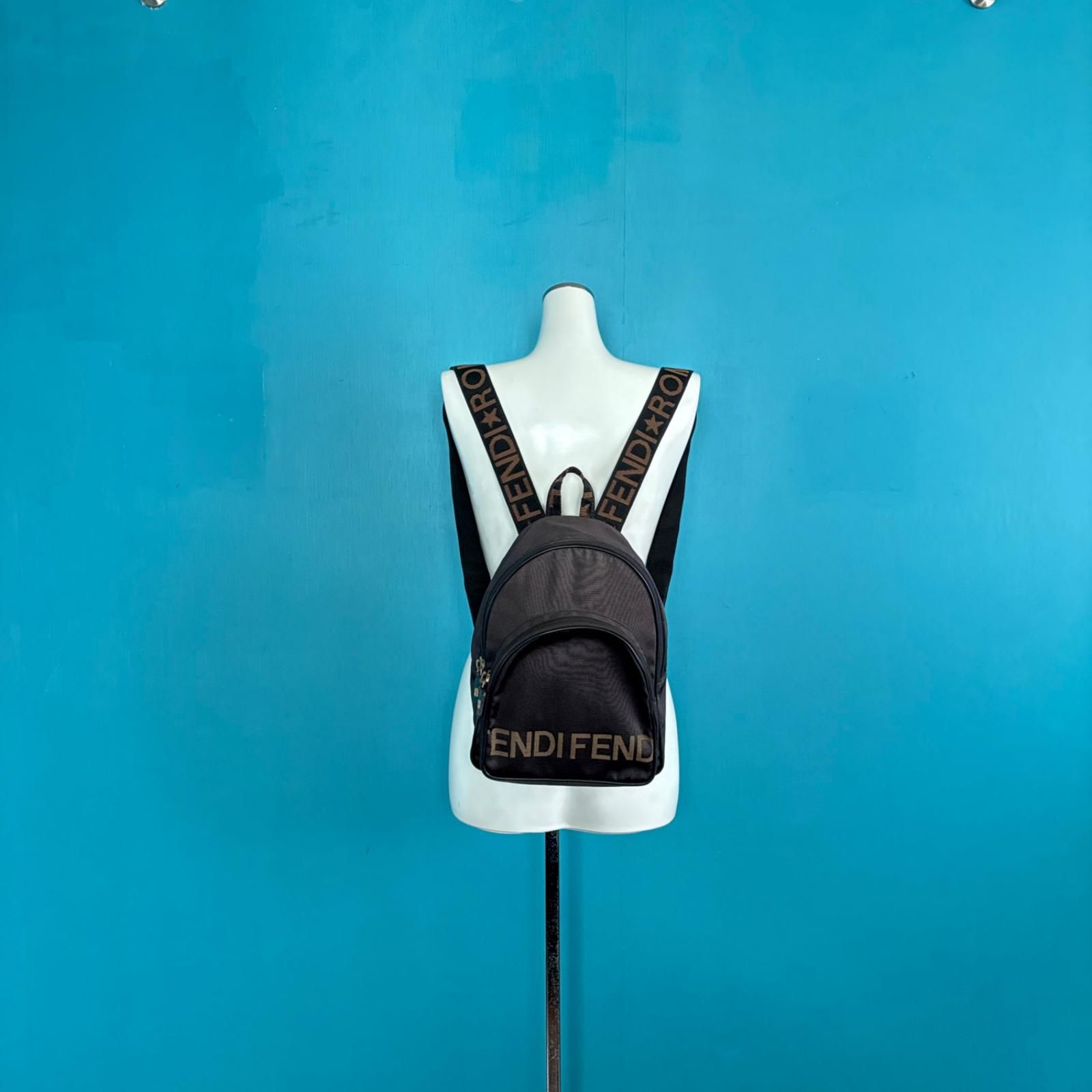 k 1 FENDI フェンディ ミニリュック ナイロン ロゴテープ ブラック バックパック