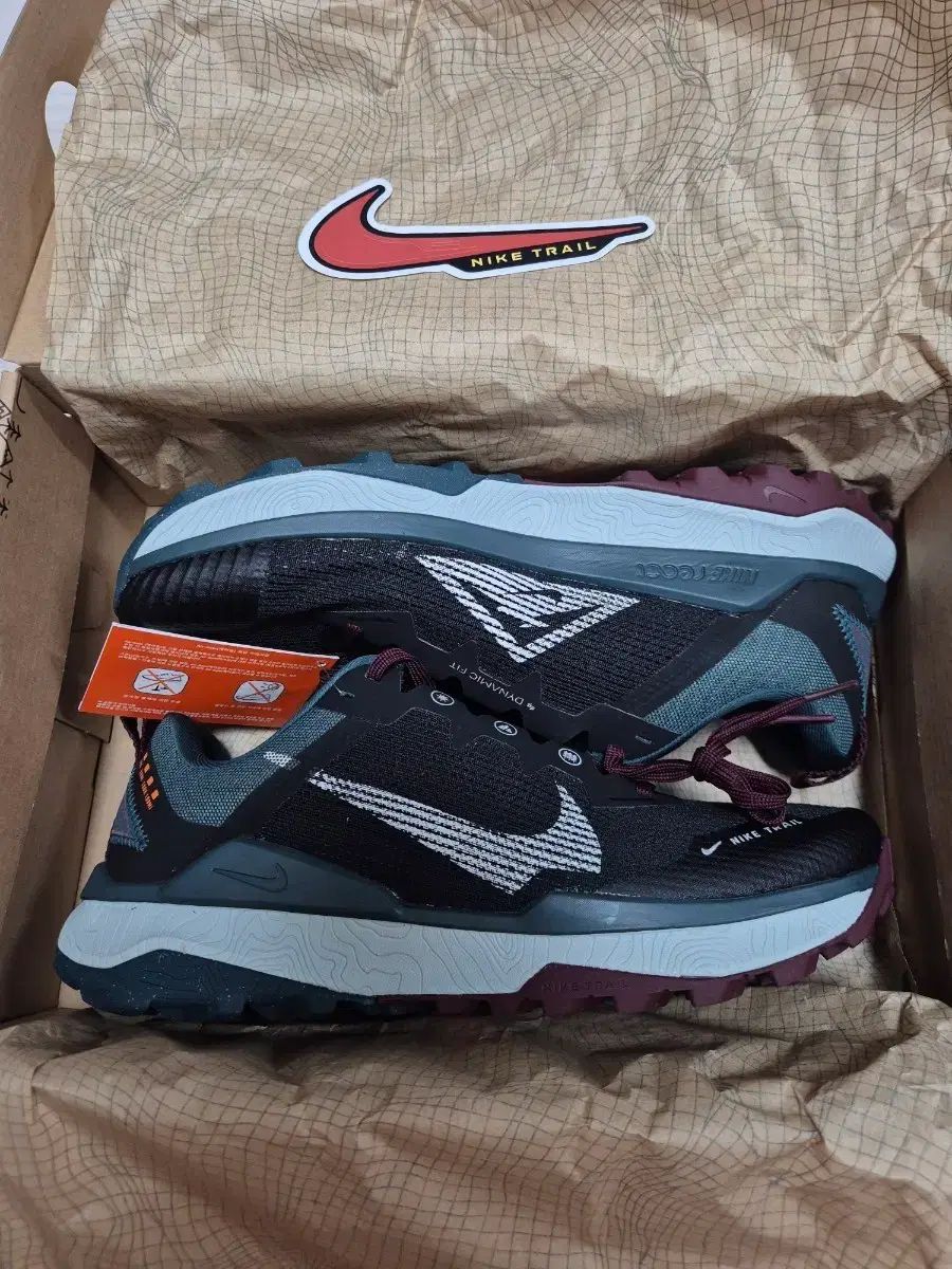 ナイキ リアクト ワイルドホールズ8 275 トレッキングシューズ