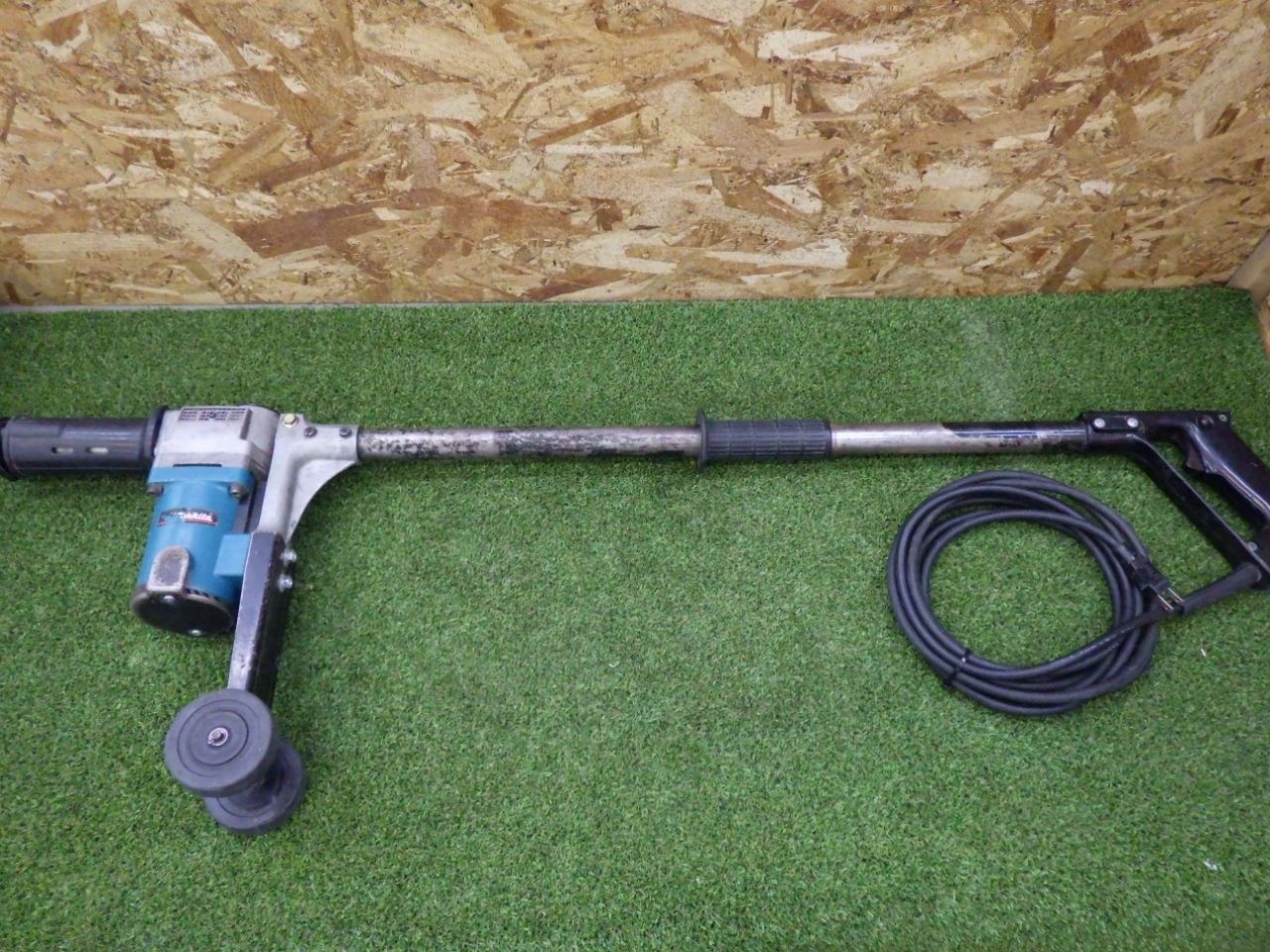 マキタ 電動ケレン HK 1800 L ロングハンドルタイプ 六角シャンク13 mm 通電 済 電動工具 コード式 剥離作業 品