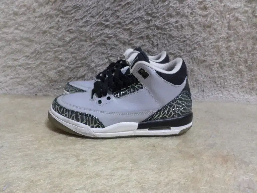 225 NIKE ジョーダン3 レトロ ウルフグレー スニーカー シューズ