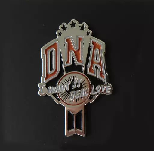 BTS ピンバッジ BTSピンバッジ 缶バッジ2個セット - メルカリ