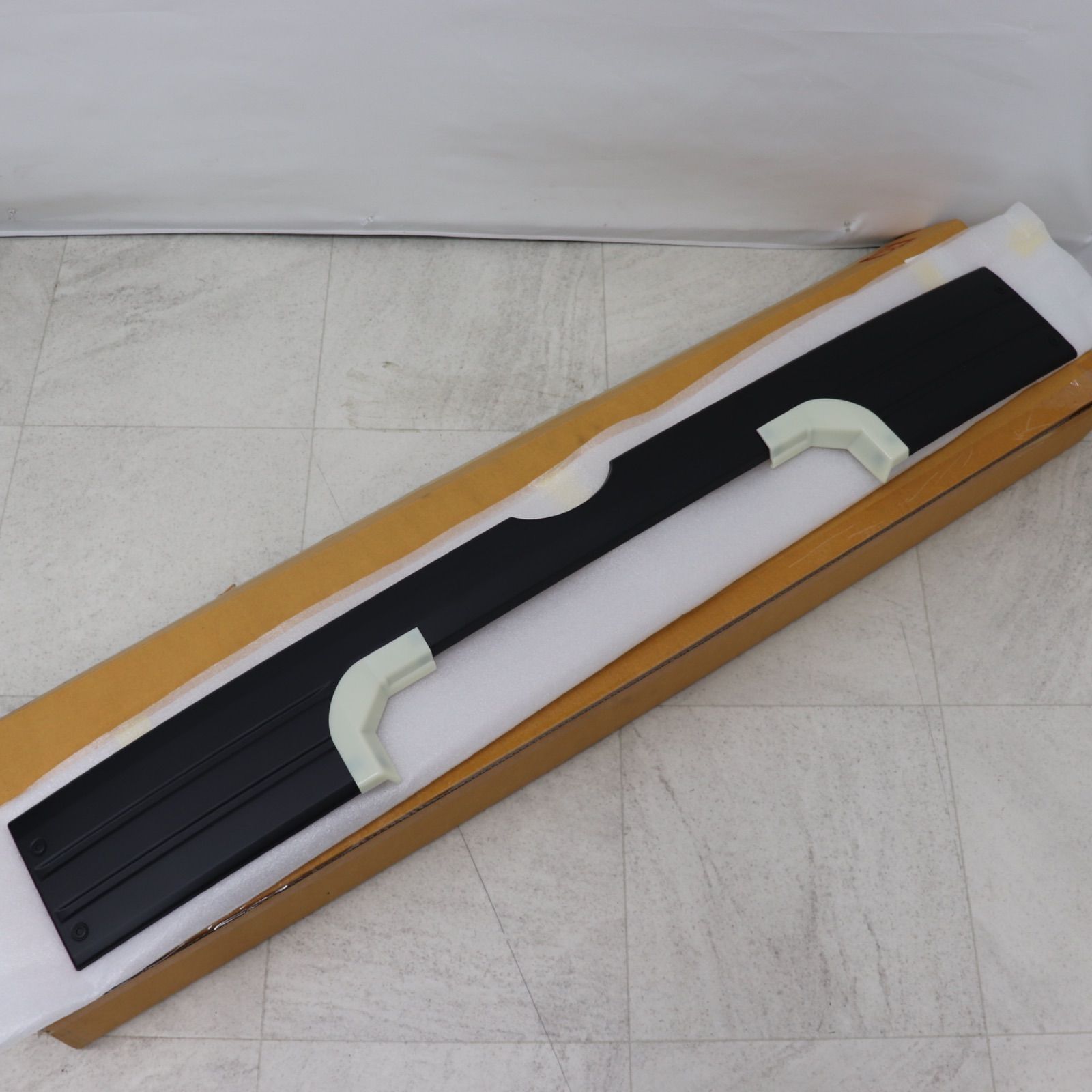 新品・未使用】DAIHATSU ダイハツ TAFT タフト バックドアガーニッシュ 