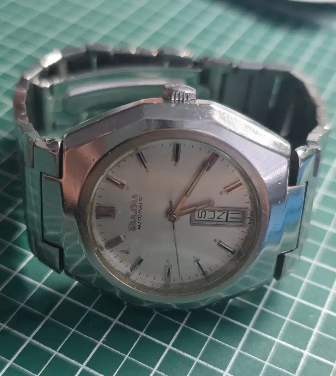  ブロバ Bulova ヴィンテージ オクタ デイデイト オートマティック Tシャツ 自動巻き時計 腕時計(アナログ)