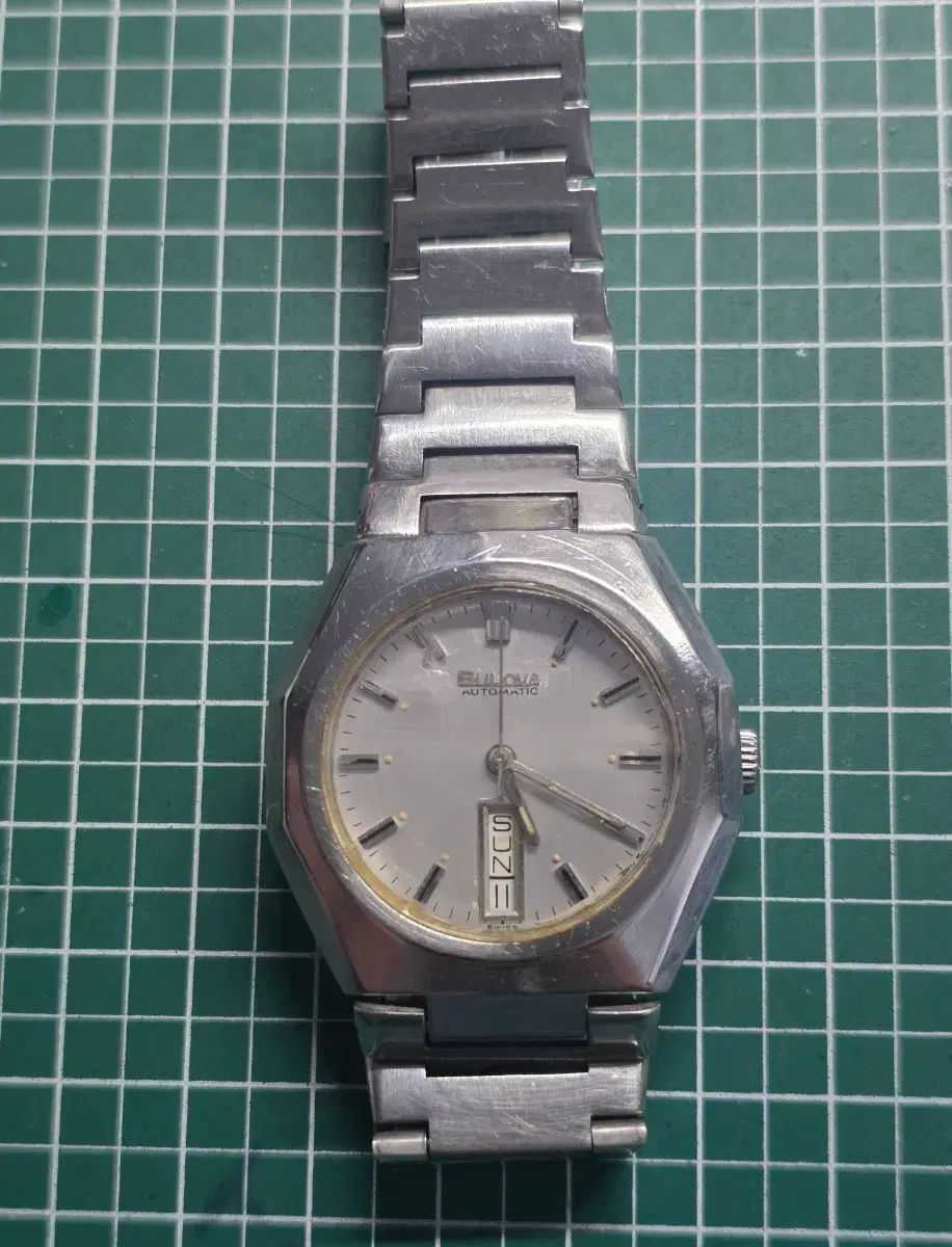 ブロバ Bulova ヴィンテージ オクタ デイデイト オートマティック Tシャツ