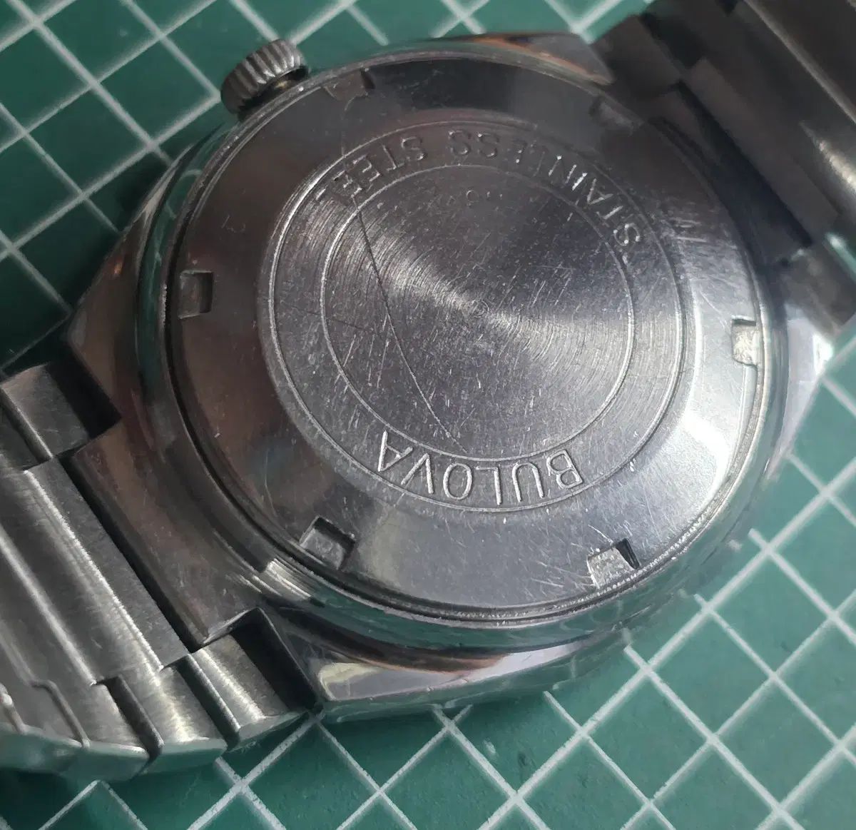 ブロバ Bulova ヴィンテージ オクタ デイデイト オートマティック Tシャツ