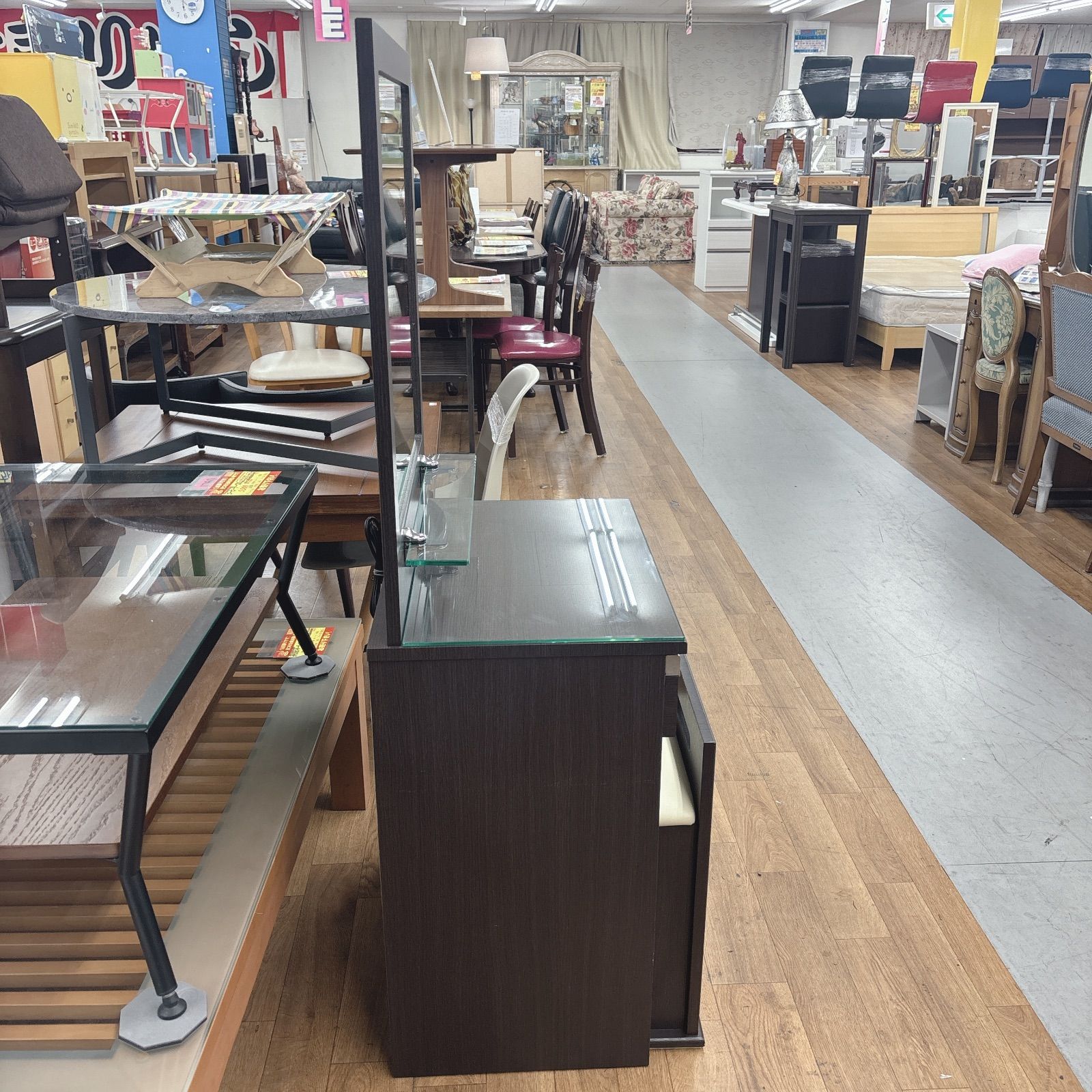 I629 ? 名古屋市近郊送料設置無料！ ISSEIKI 一面鏡ドレッサー イス 