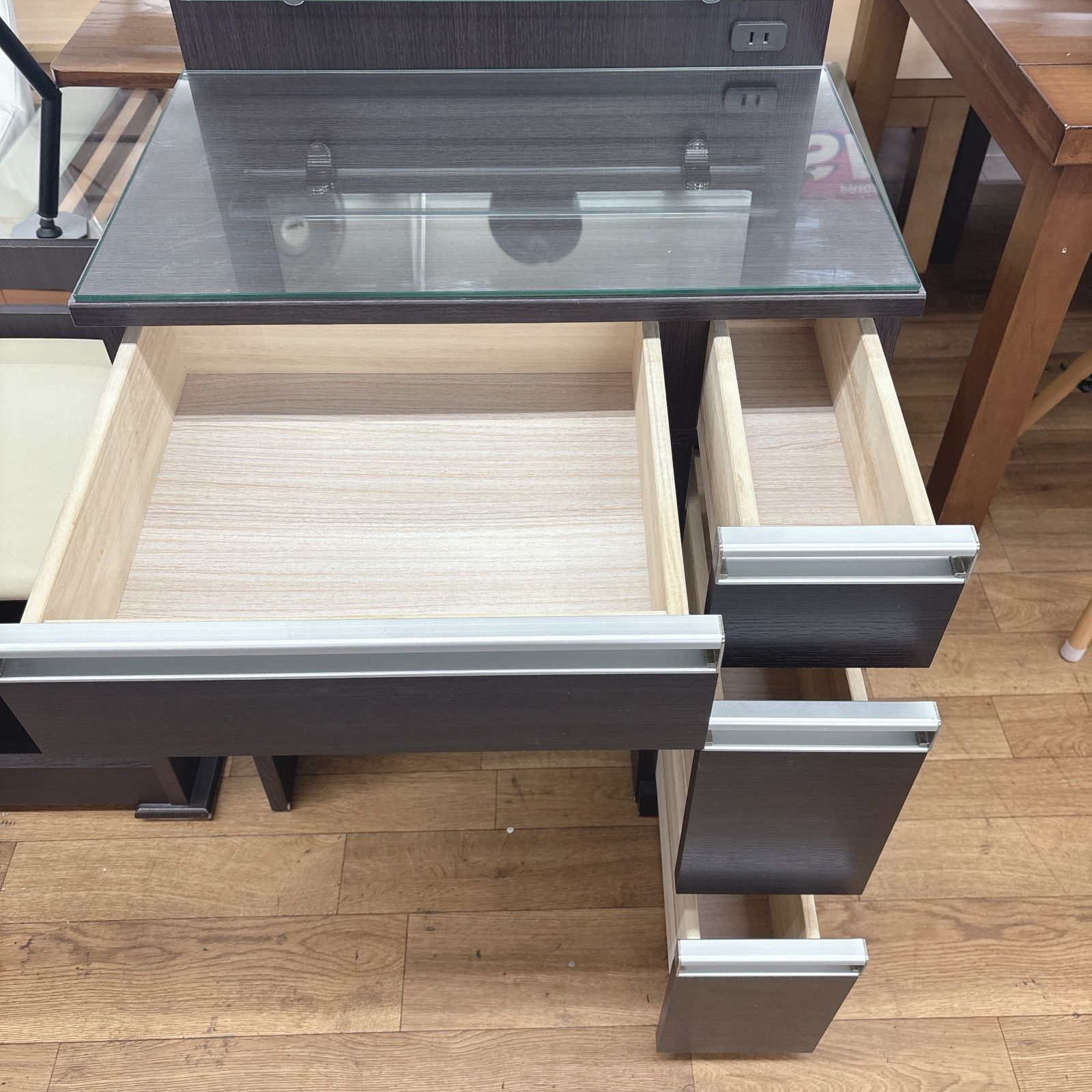 I629 ? 名古屋市近郊送料設置無料！ ISSEIKI 一面鏡ドレッサー イス 