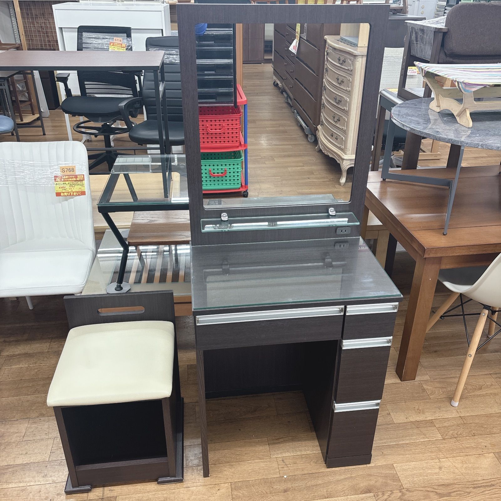 I629 ? 名古屋市近郊送料設置無料！ ISSEIKI 一面鏡ドレッサー イス 